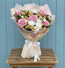 Букет цветов из:  Гвоздики, Орхидеи и Розы в Ворсме