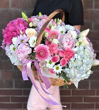 Цветочная композиция из Розы, Хризантемы, Пионы и Лизиантусы в корзине в Ворсме