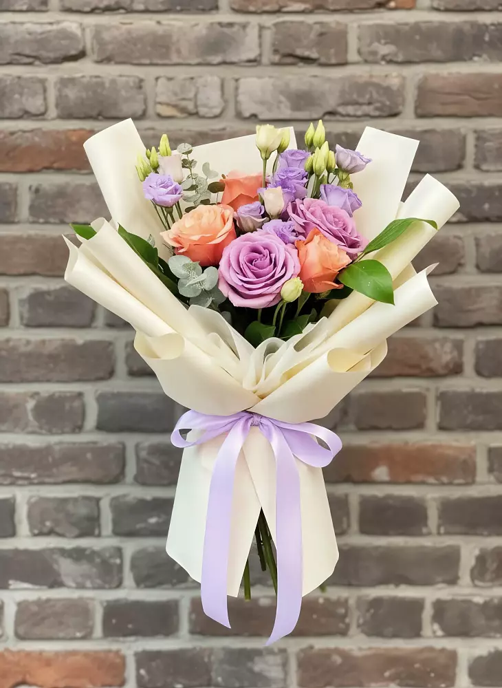 Букет цветов из: Лизиантусы и Розы в Ворсме