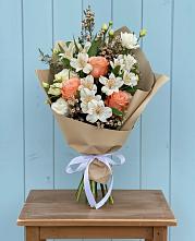 Букет цветов из:  Альстромерии, Лизиантусы, Розы и Хризантемы в Ворсме