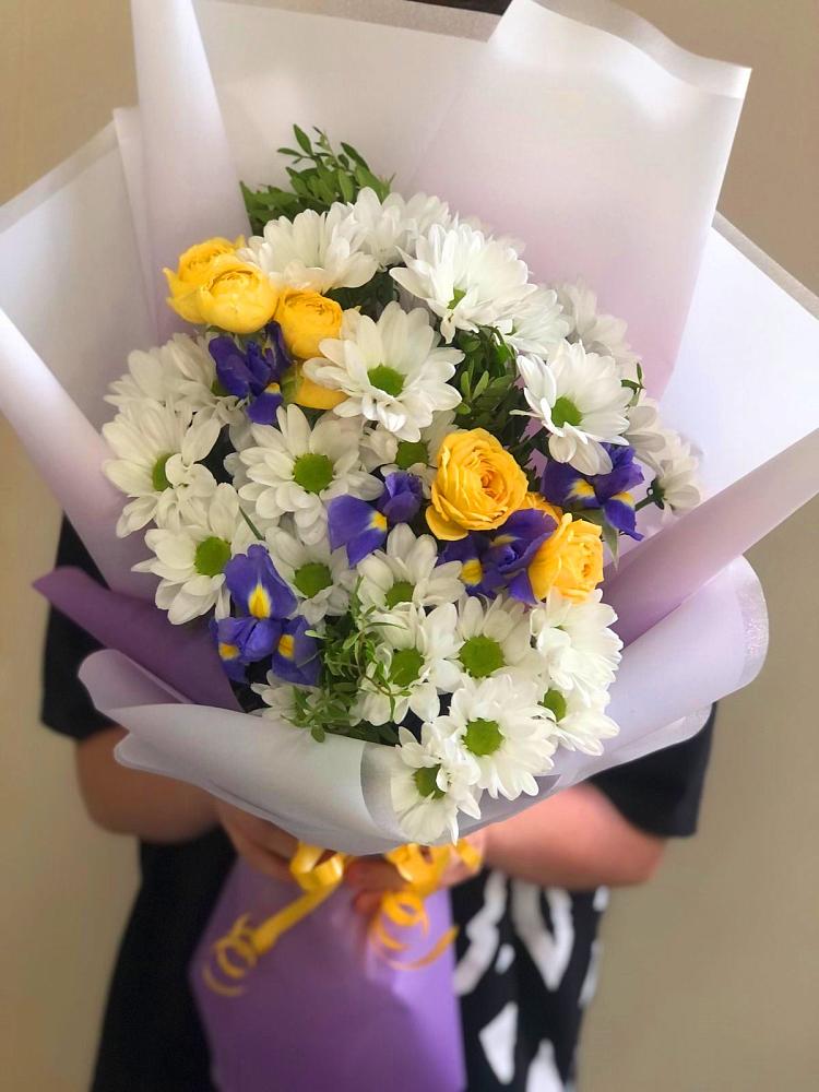 Букет цветов из: Ирисы, Хризантемы и Розы в Ворсме