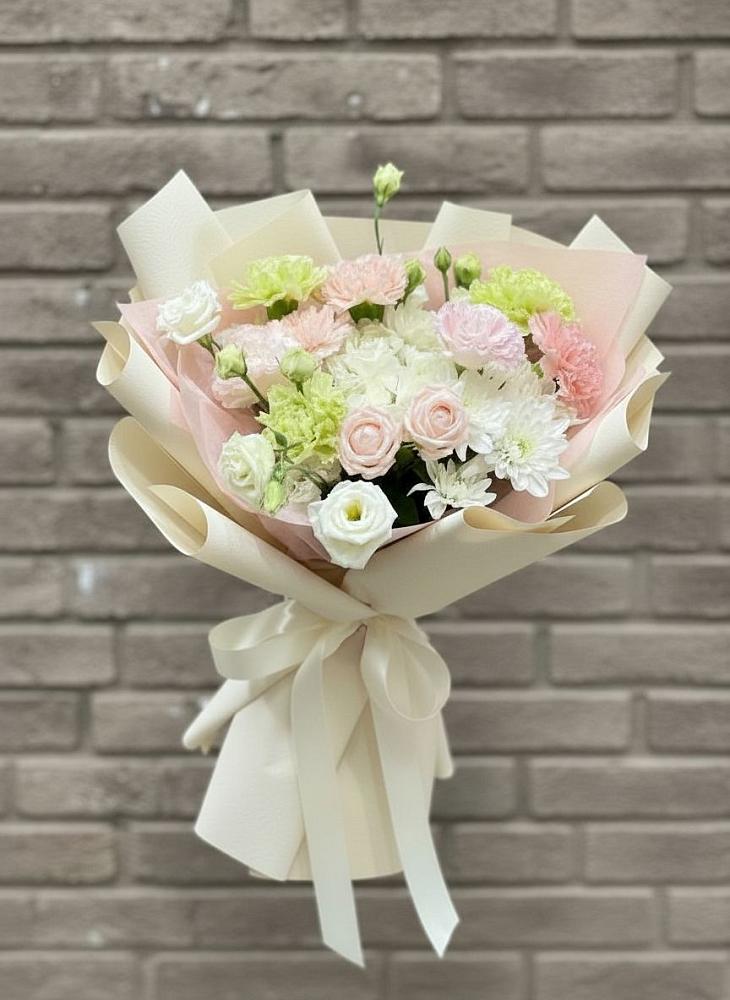 Букет цветов из: Гвоздики, Розы, Лизиантусы и Хризантемы в Ворсме