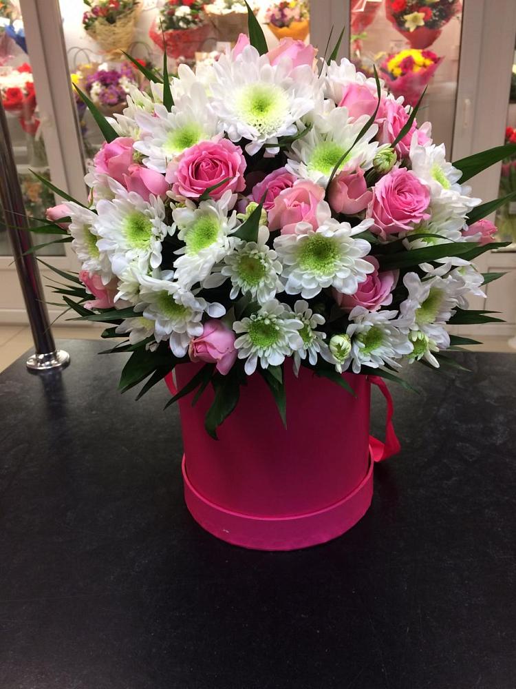 Цветочная композиция из Розы и Хризантемы в шляпной коробке в Ворсме